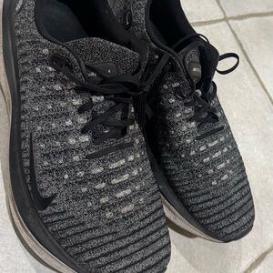 Nike Men's Black and Gray Athletic Shoes